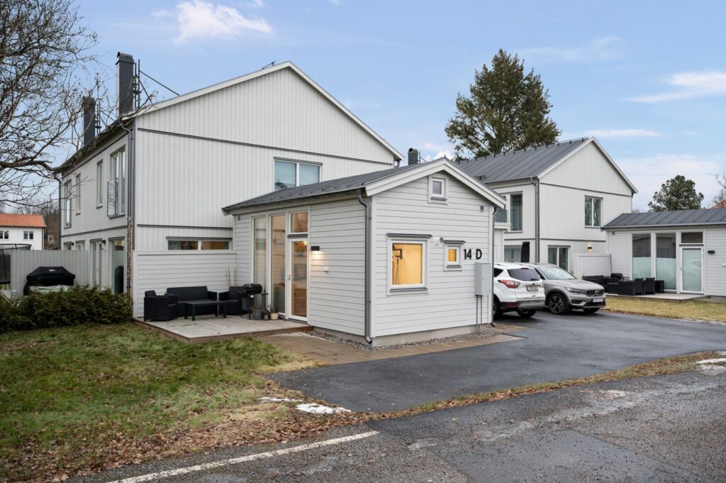 10. Renoverad Fasad 2 planshus Huddinge Horningsnas villastad