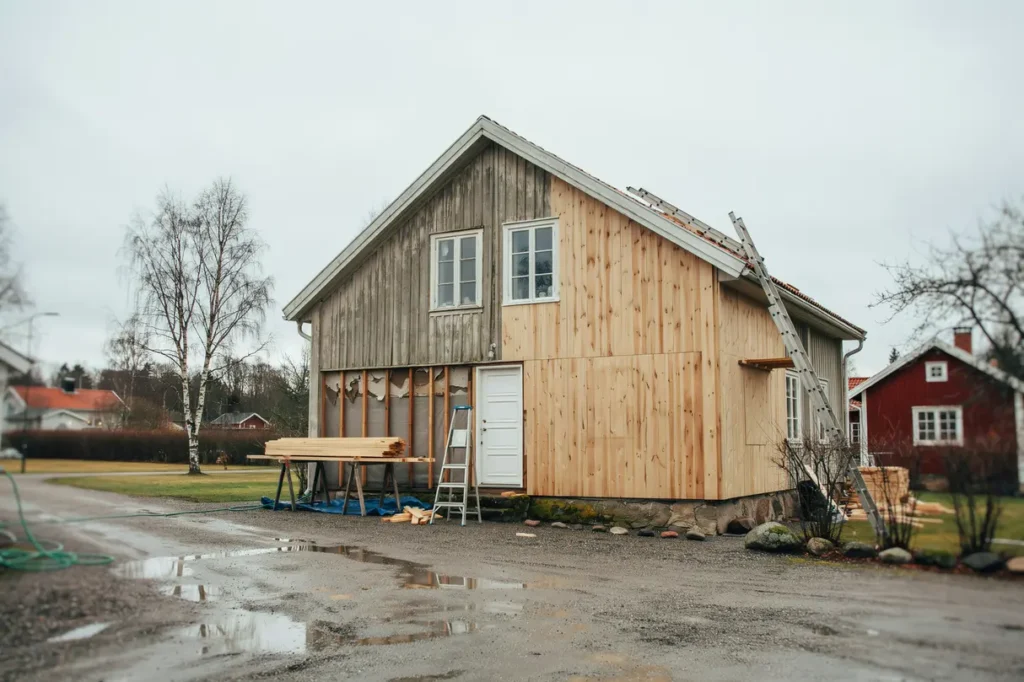 byta panel och m la tr fasad tecken p att huset beh ver en ny start